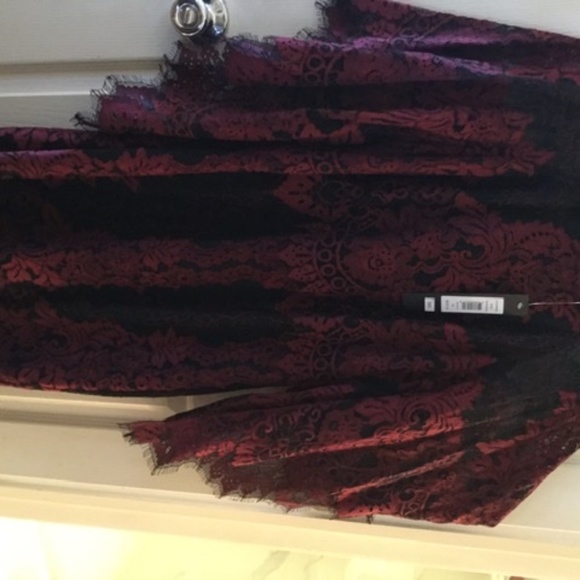 Dresses - Picture 2 of 7